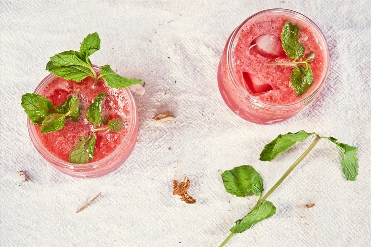 Strawberry Mojitos with Mint Cocktail - Drinks Recipe