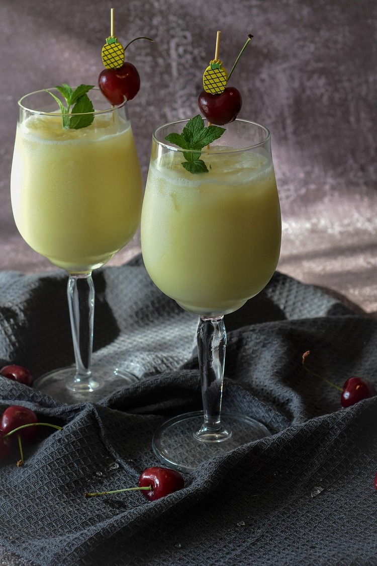 Rum and Pineapple Cocktail with Mint - Drinks Recipe