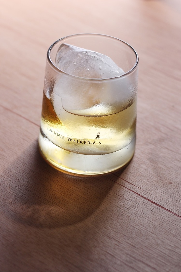 Drinks Recipe - Johnnie Walker Whiskey on the Rocks Cocktail