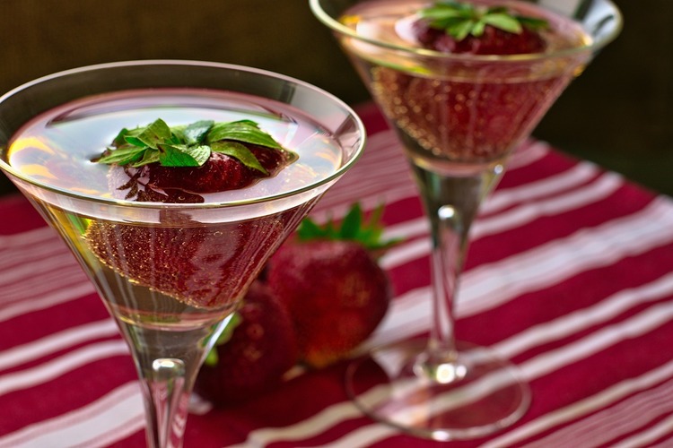 Drinks Recipe - Strawberry Martini Cocktail
