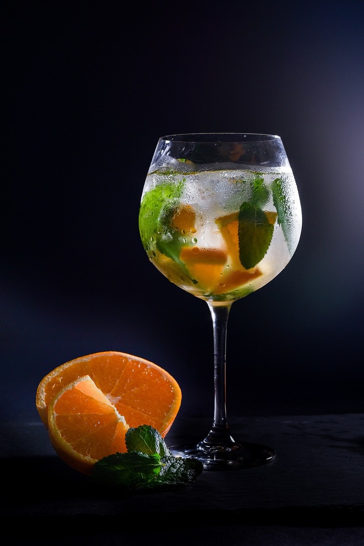 Aviation Gin with Oranges Cocktail Recipe